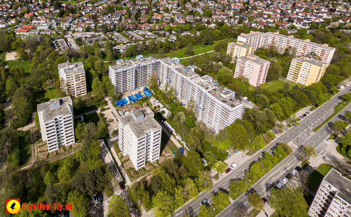 04.05.2023 - Luftbilder von der Fassadensanierung am Karl-Marx-Ring 11-21 in Neuperlach